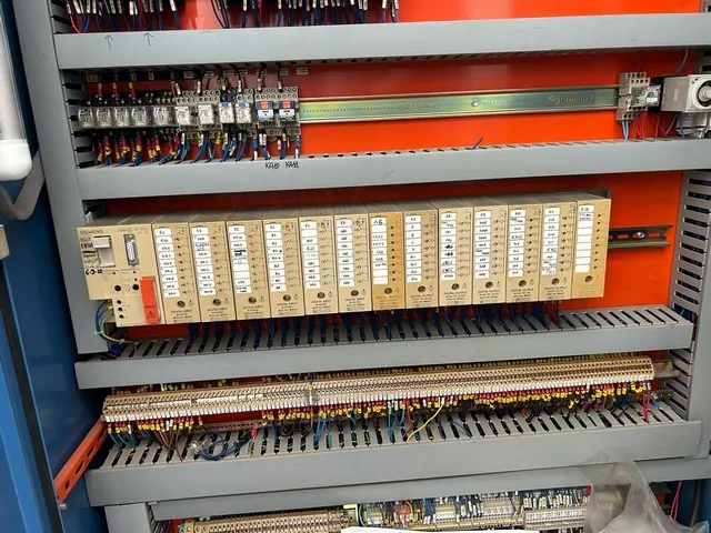 Used Manzini Comaco DA-700BL Depalletizers - D 89