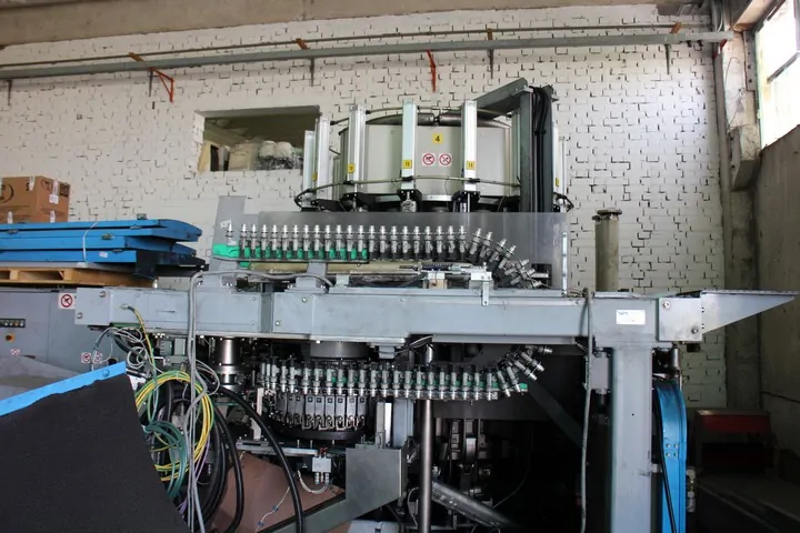 Used Sipa sfr 16 Blow Moulding Machines - W 36
